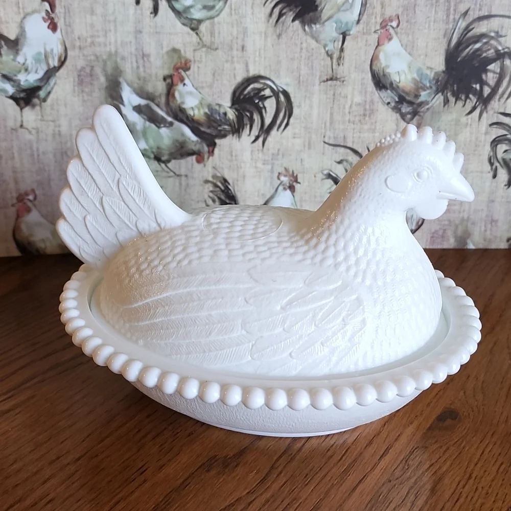 White Indiana glass  Nesting Hen - Picture 3 of 7